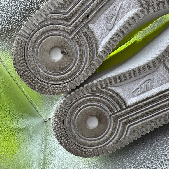 Size 9.5 - Nike Air Force 1 '07 LV8 Volt Mens Neon Athletic Sneakers AJ9505 -700 - Picture 11 of 11